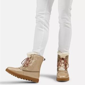 Sorel Joan of Arctic Next Lite Lux Shearling Boot in Gold Fungi Size 7 ✨